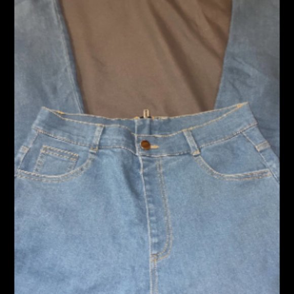 light wash jeans with back zipper - Picture 3 of 5